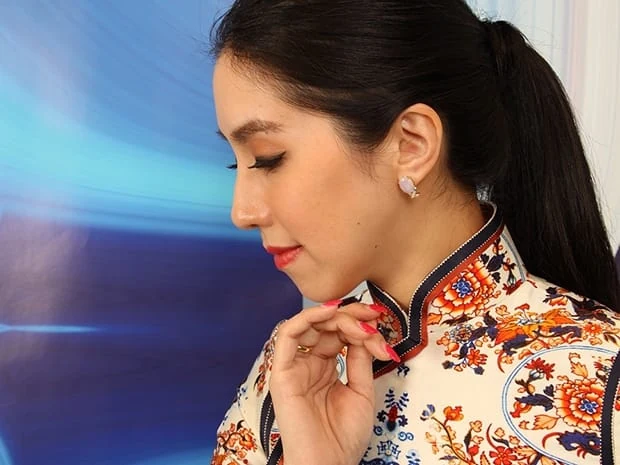 謝曉瑩 女士 Ms. Dannia Tse
